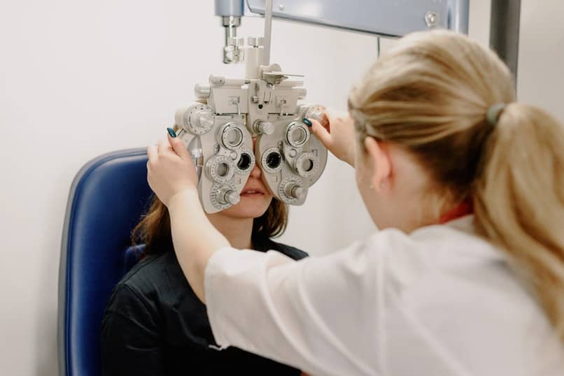 como tratar el astigmatismo y la miopia